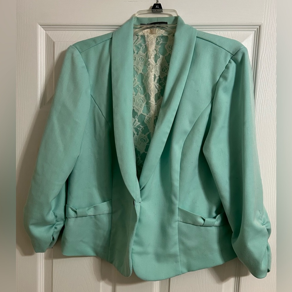 Maurice’s Pastel Green 3/4 Sleeve Blazer
